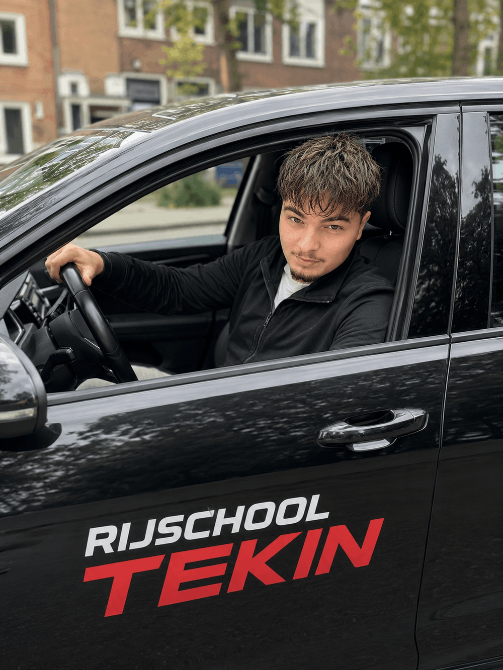 Tekin, rijinstructeur bij Rijschool Tekin in Dordrecht